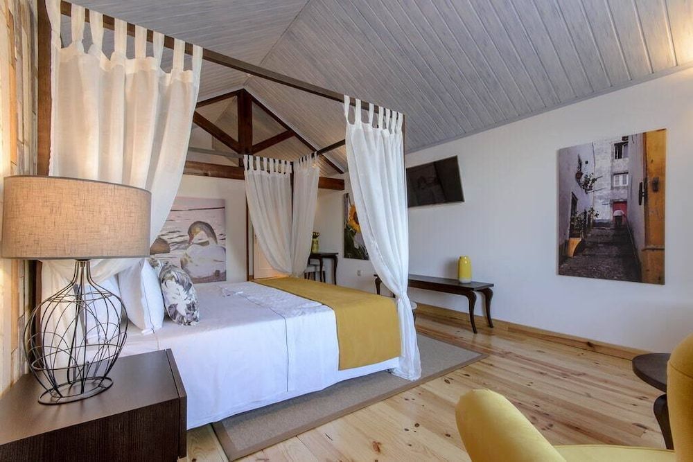 Deluxe Suite, River View (Yellow)