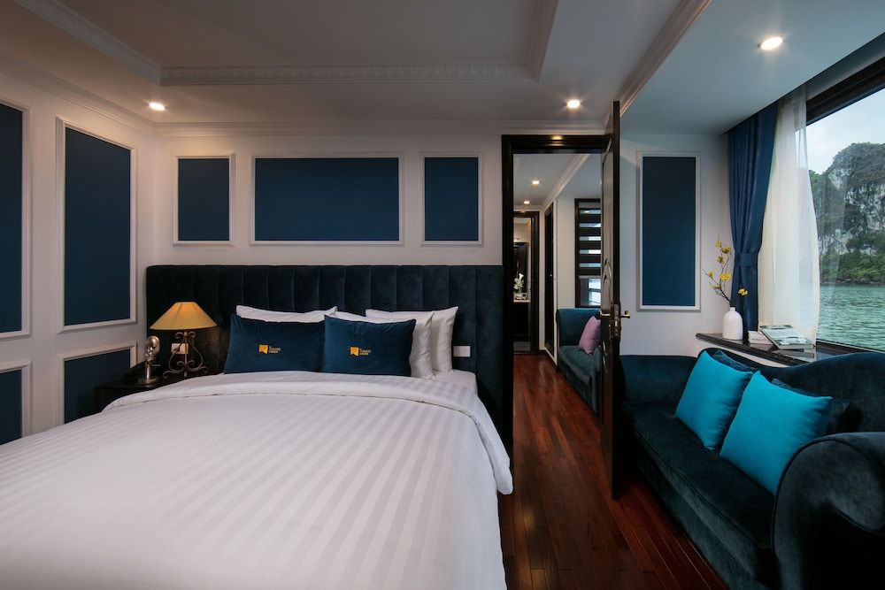 undefined Le Theatre Cruise