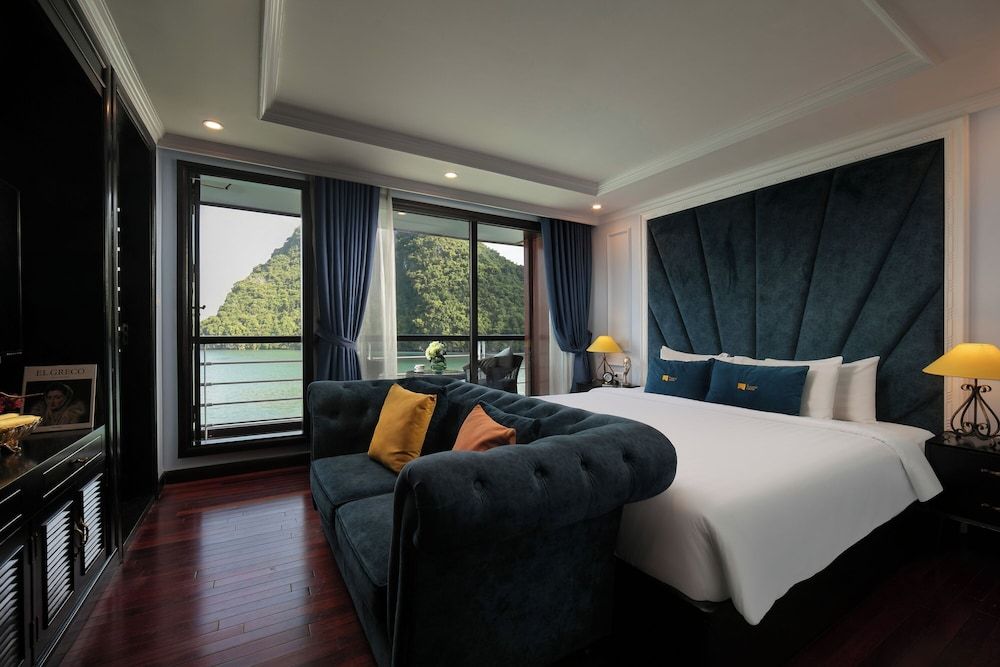 undefined Le Theatre Cruise 3