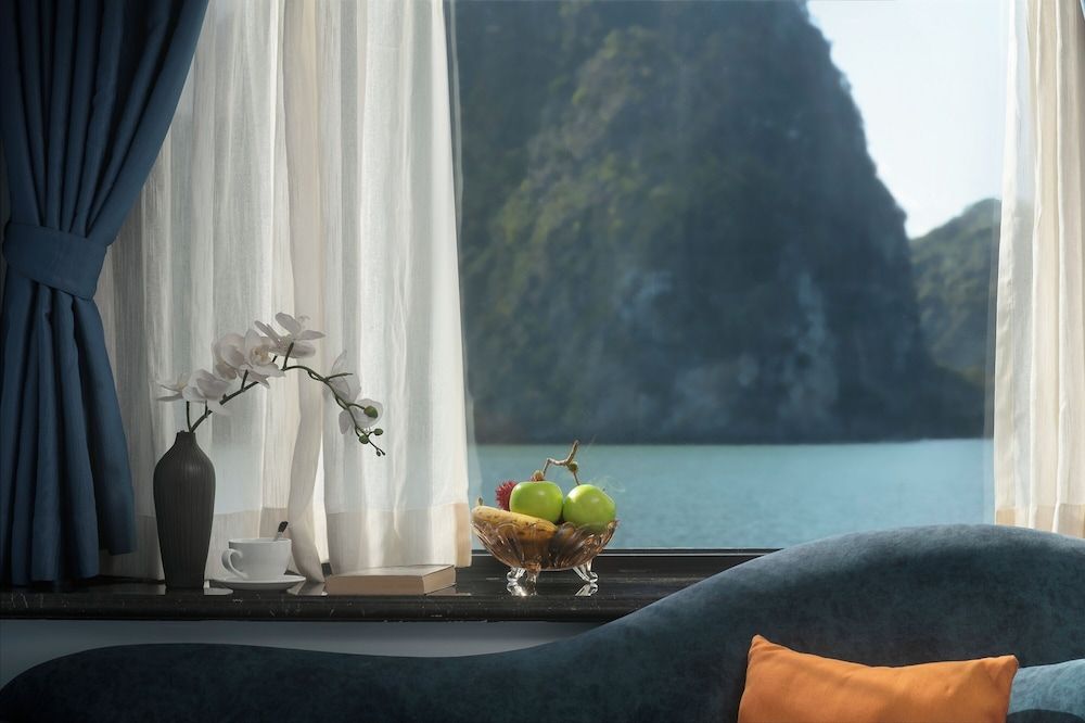 Le Theatre Cruise Junior Double or Twin Room, Balcony, Bay View 7