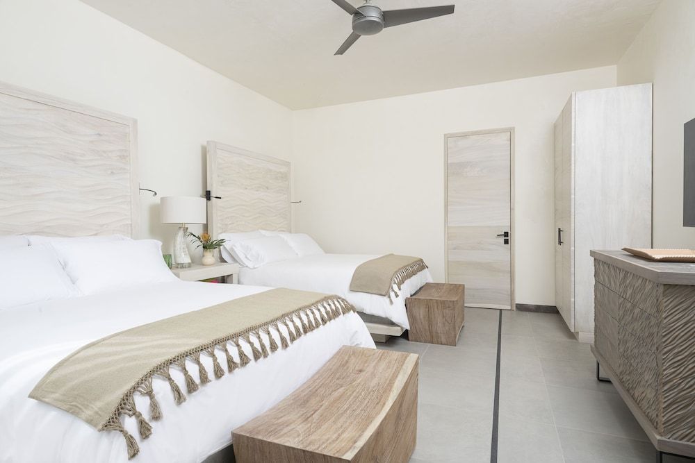 Room, Multiple Beds, Hot Tub, Oceanfront (Cliffside Residence)