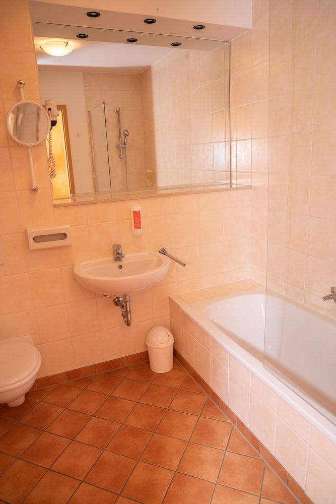 Hotel Löwenstein Standard Double Room 3