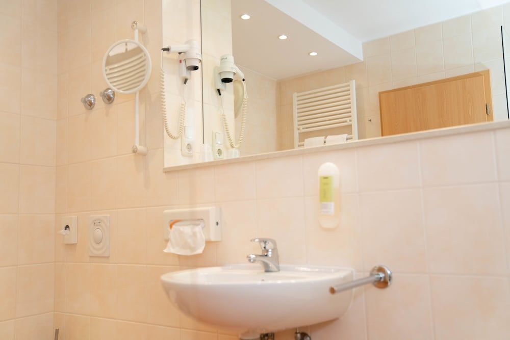 Hotel Löwenstein Deluxe Double Room 3