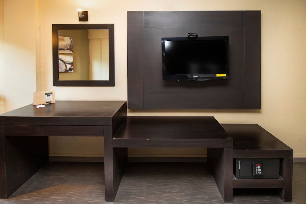 Collection O Las Iglesias, Cholula Standard Room, 2 Double Beds 4