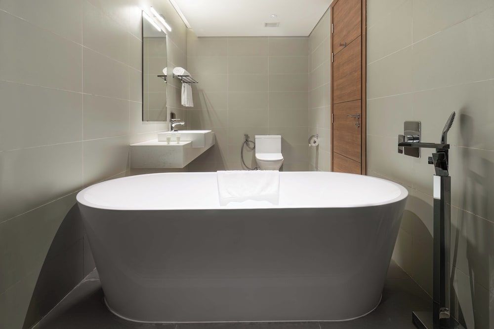 Flamingo Resort Cat Ba Deluxe Central - Mountain Twin 5