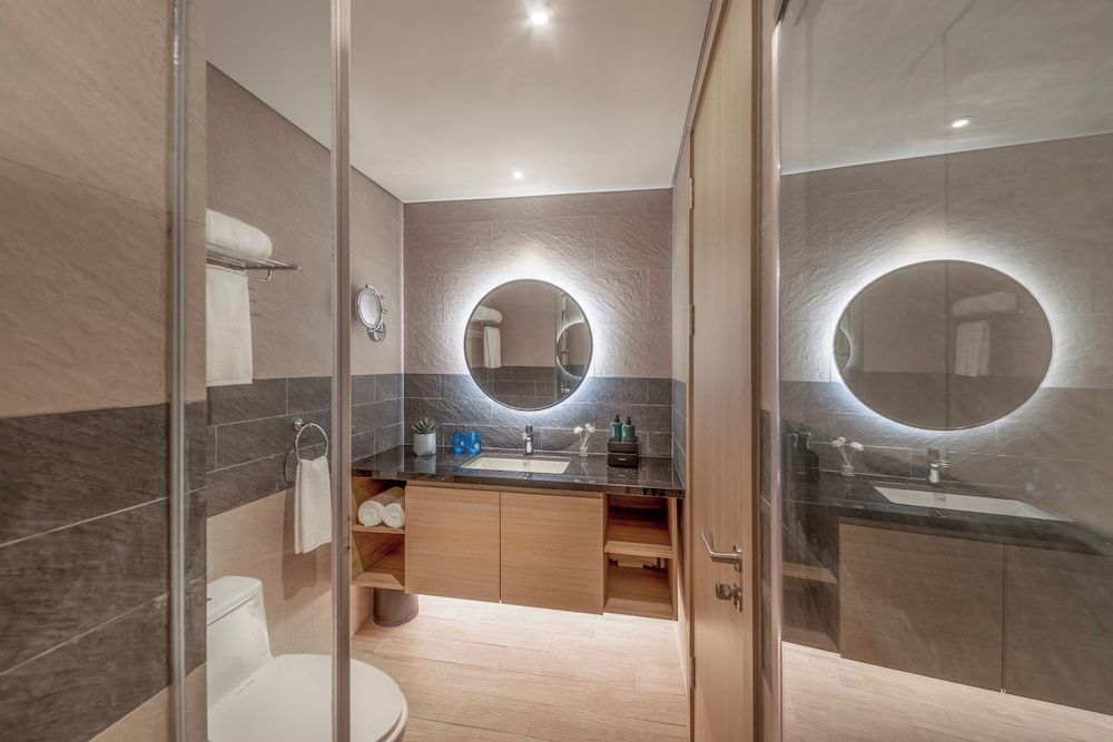 Citadines Marina Halong Deluxe Twin Room 4