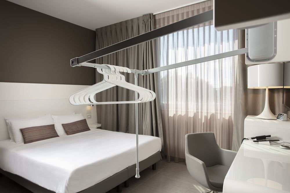 8Piuhotel Comfort Room (Accessible for Disabled)