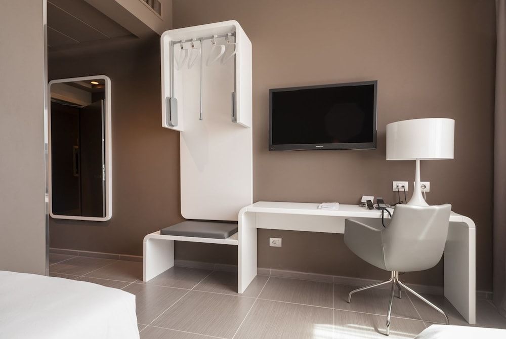 8Piuhotel Comfort Room (Accessible for Disabled) 7