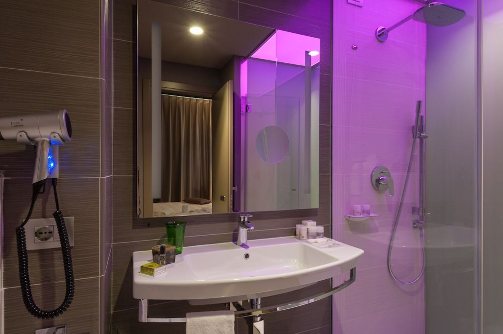 8Piuhotel Family Room 3