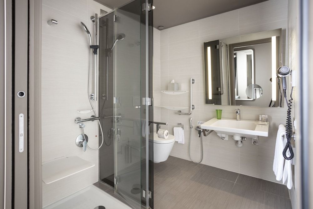 8Piuhotel Comfort Room (Accessible for Disabled) 4