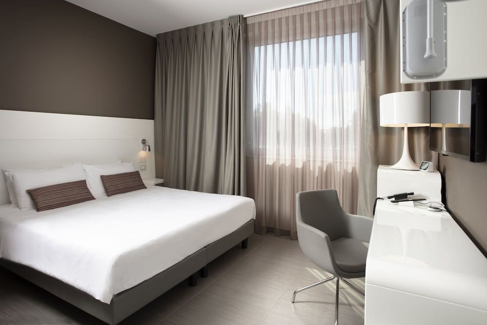 8Piuhotel Comfort Room (Accessible for Disabled) 2