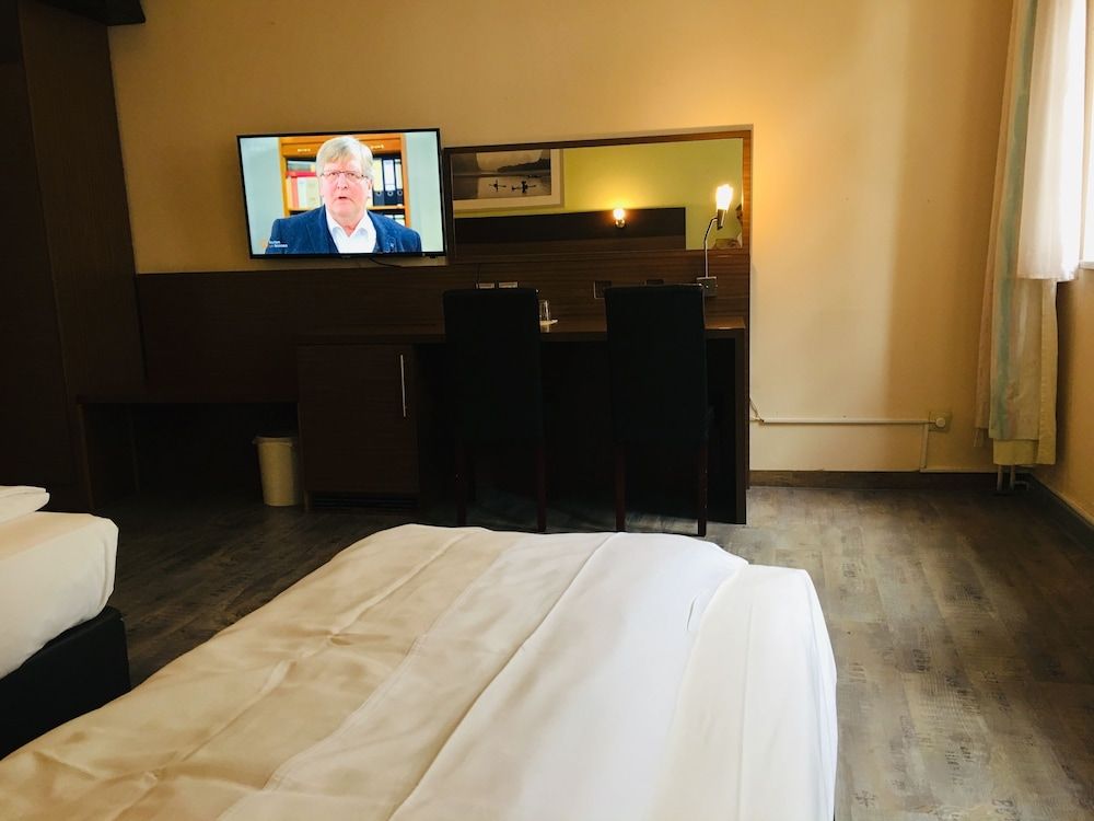 AltDüsseldorf Standard Double or Twin Room 3