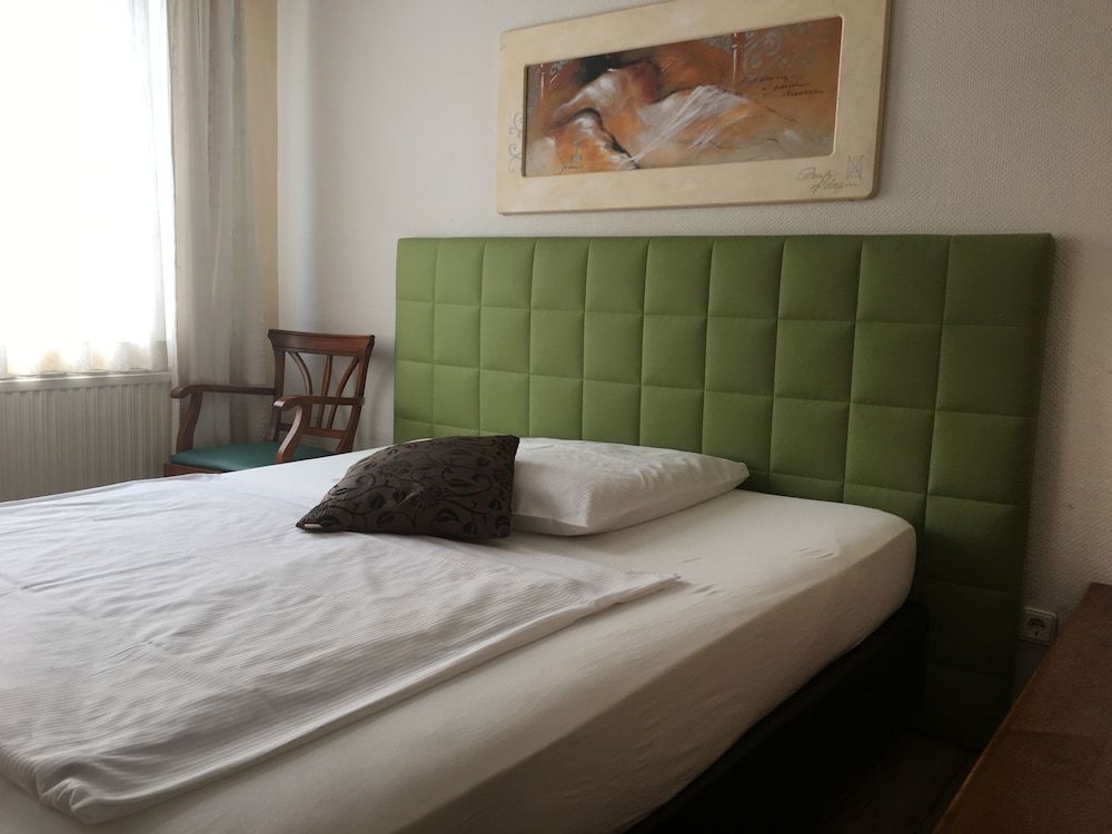 undefined AltDüsseldorf 6