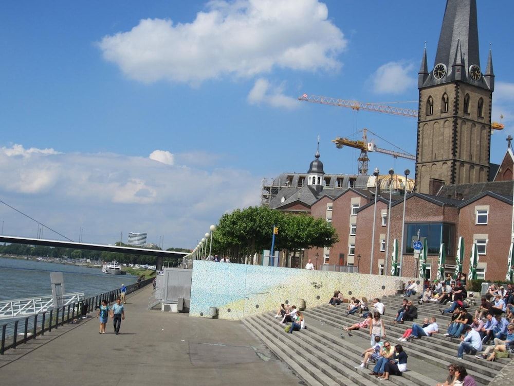 undefined AltDüsseldorf 10