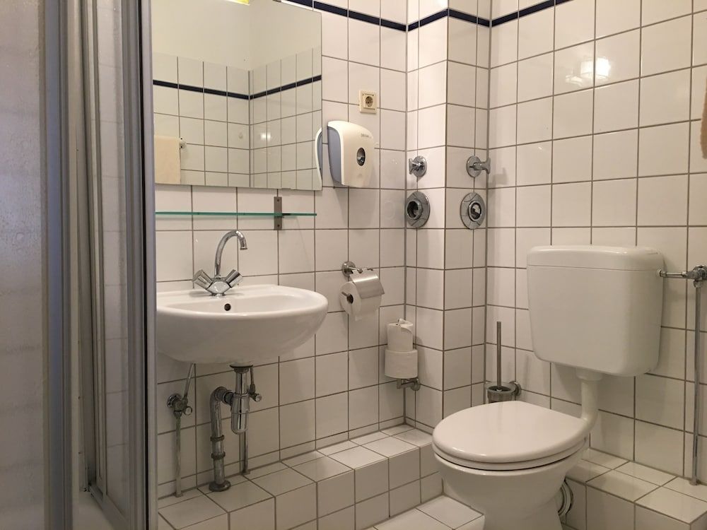 undefined AltDüsseldorf 9