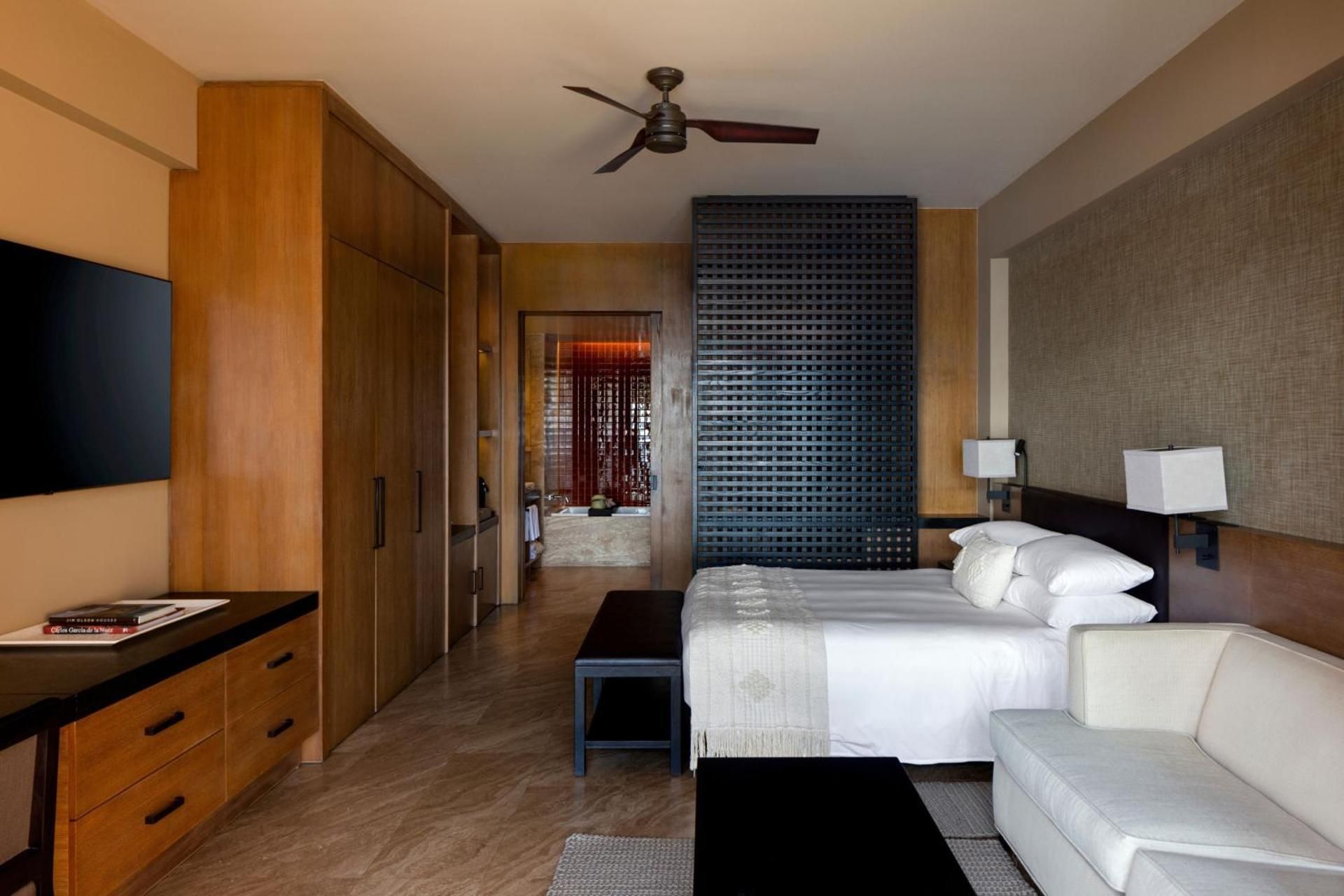 Deluxe King Room with Sofa Bed and Resort View