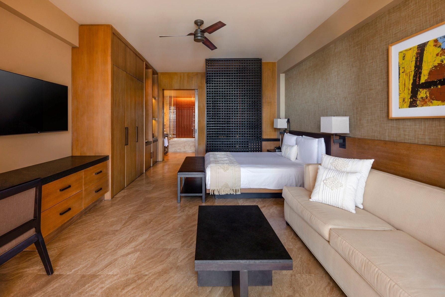Deluxe Guest room, 1 King, Sofa bed, Resort view