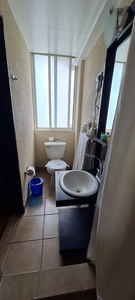 HI Hotel Impala Double Room 5