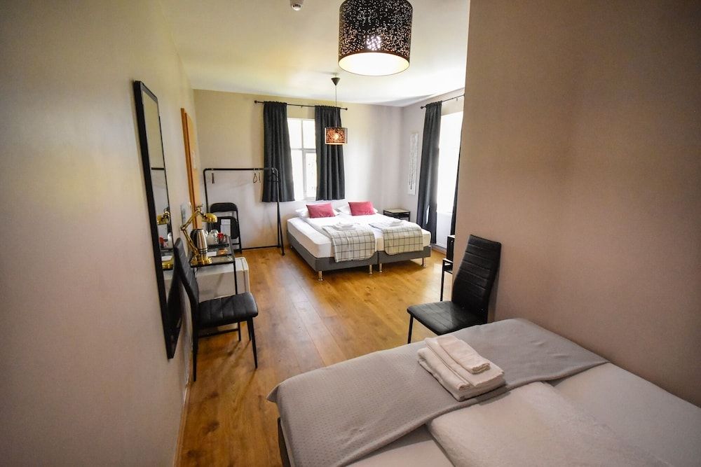 Bjork Guesthouse Family Quadruple Room, Private Bathroom 7