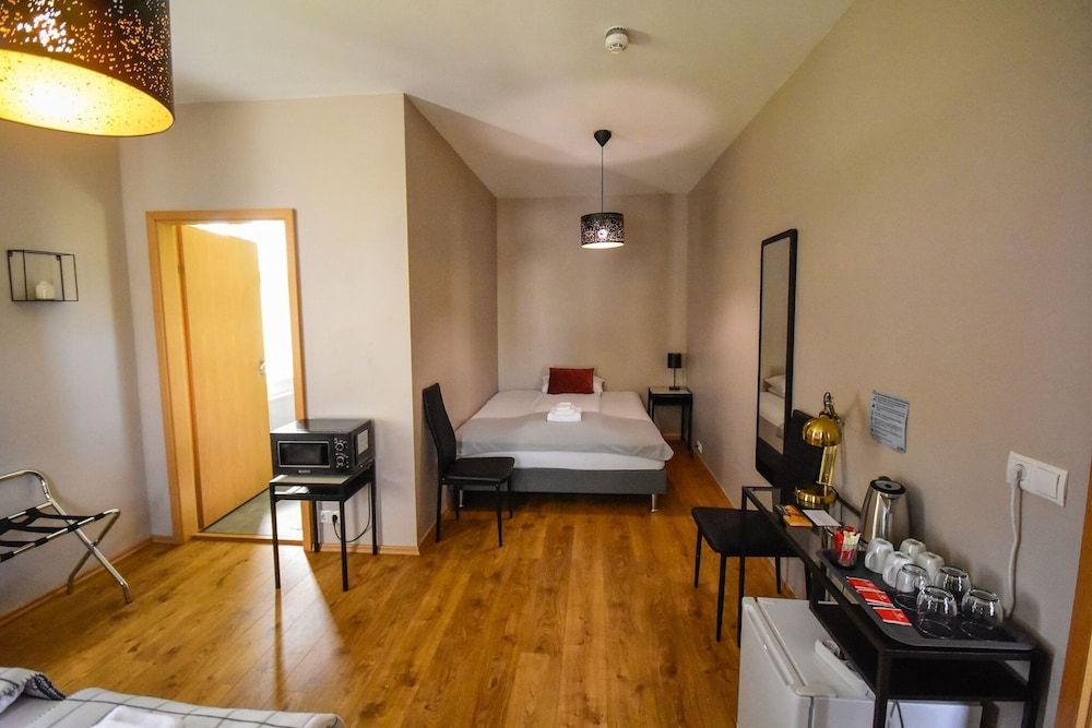 Bjork Guesthouse Family Quadruple Room, Private Bathroom 5