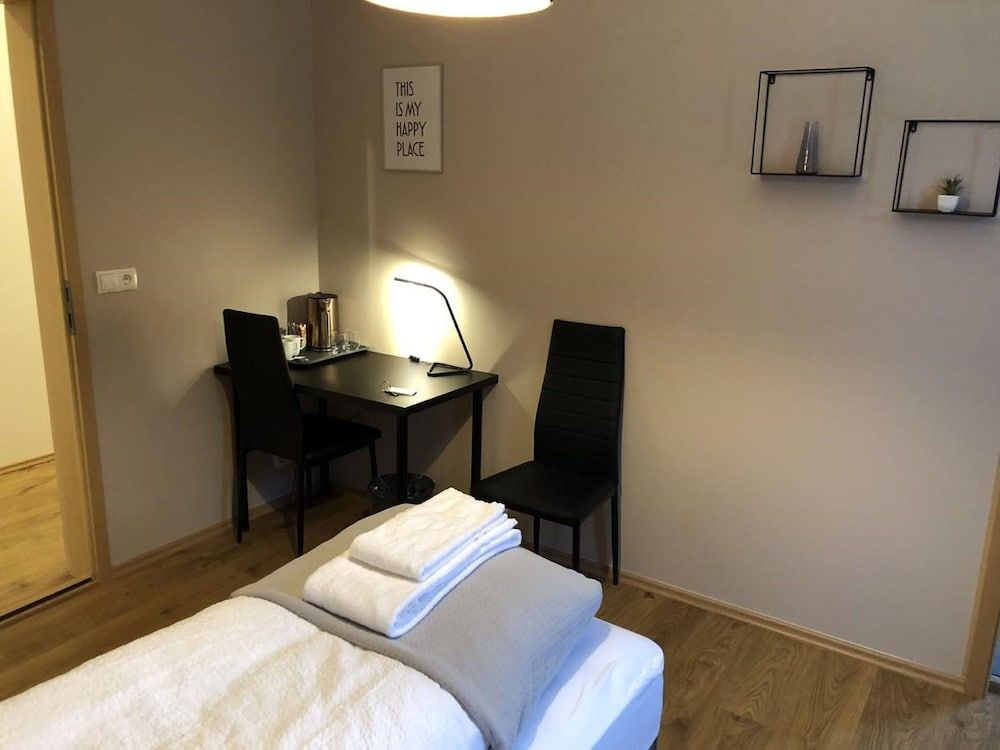 Bjork Guesthouse Family Quadruple Room, Private Bathroom (Big) 11