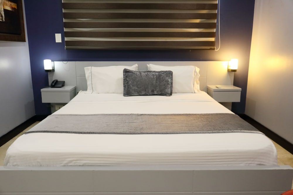 Hotel Lleras 10 Suite, Jetted Tub 9