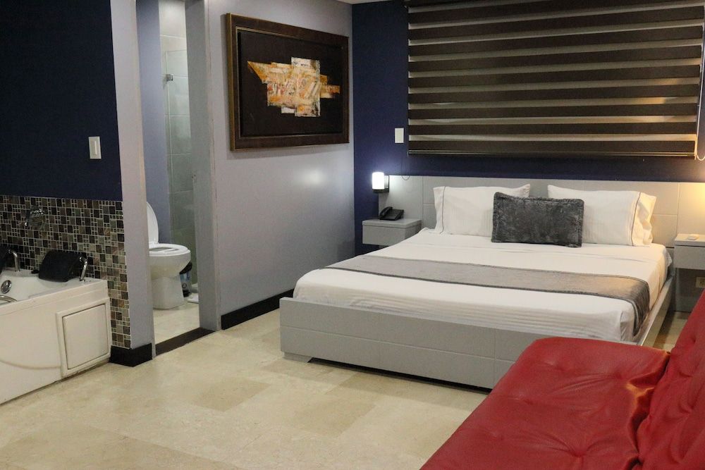 Hotel Lleras 10 Suite, Jetted Tub 4