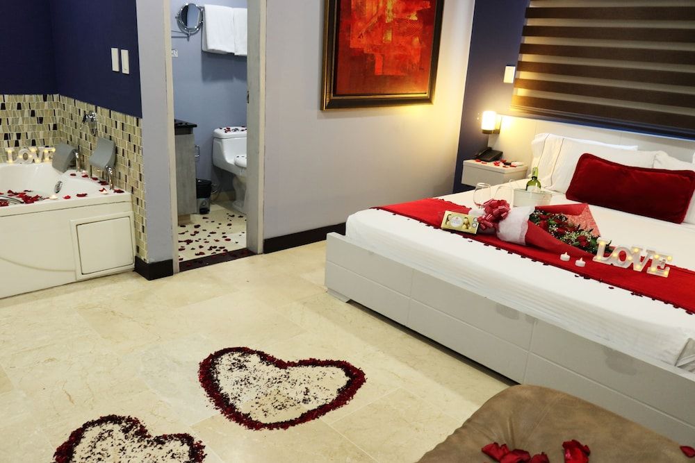 Hotel Lleras 10 Suite, Jetted Tub 12