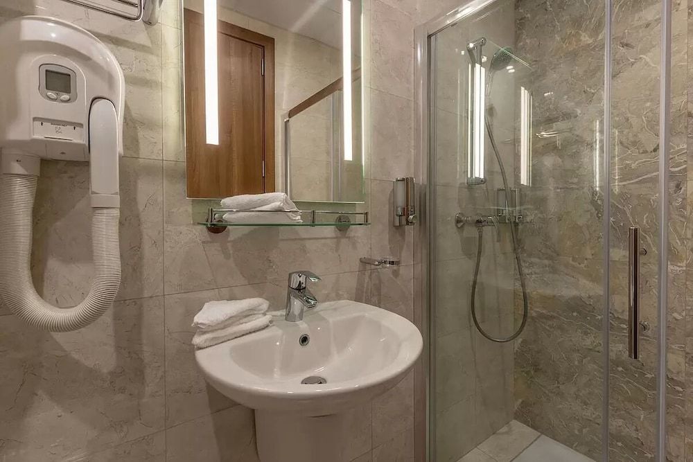 Dun Gorg Guest House Quadruple Room 6