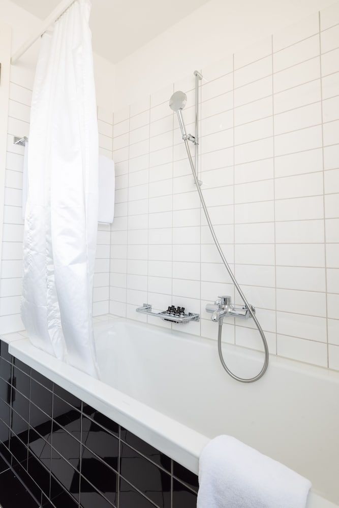 EMA House Serviced Apartments Seefeld Superior Penthouse, 2 Bedrooms, Non Smoking, Balcony 11