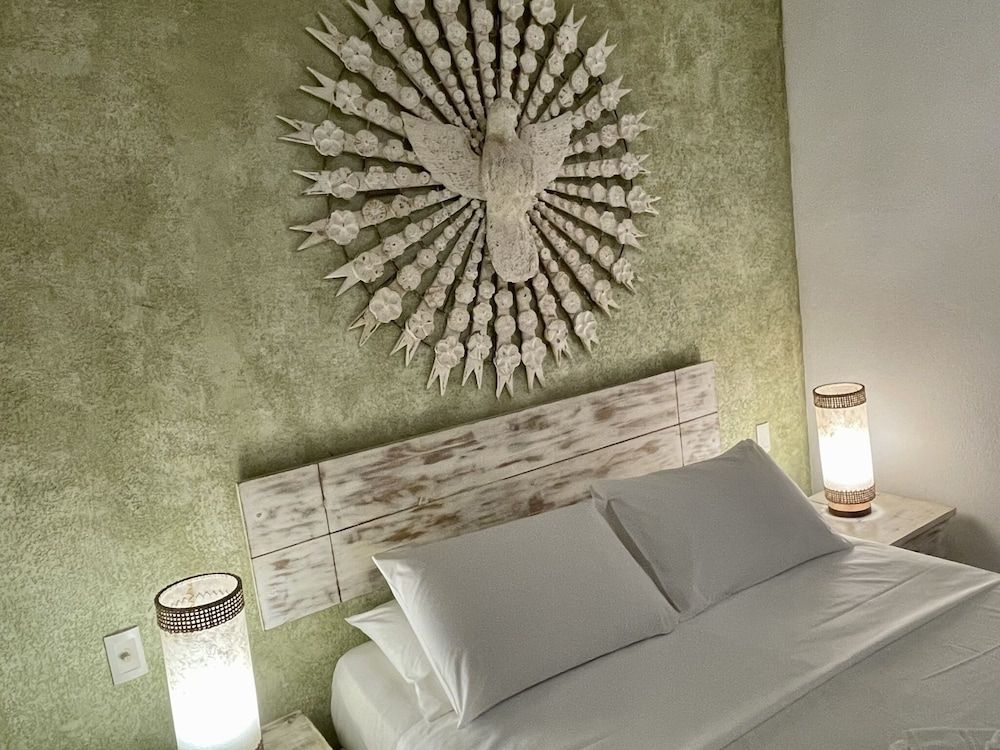 QUARTO COM CAMA QUEEN SIZE