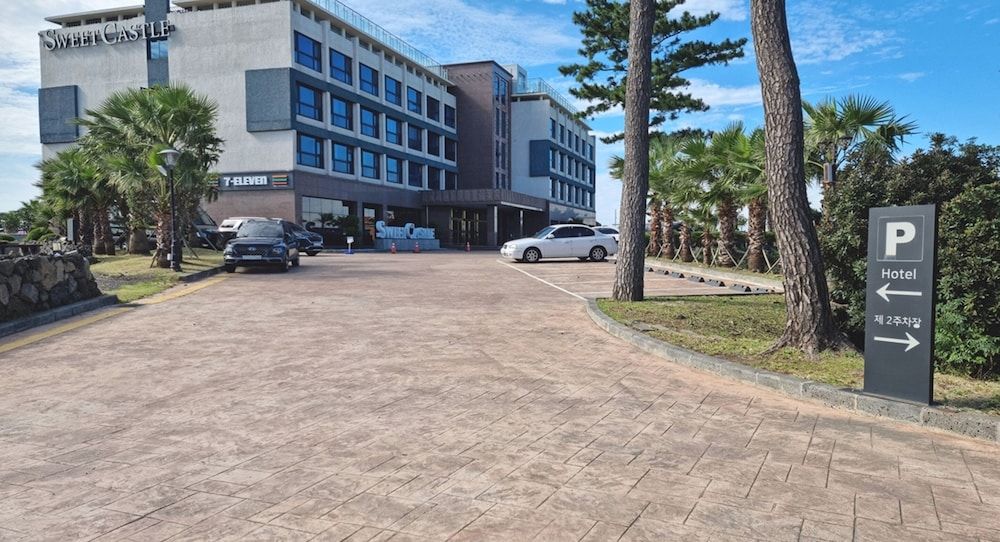 undefined Hotel Sweet Castle Jeju Hamdeok 3