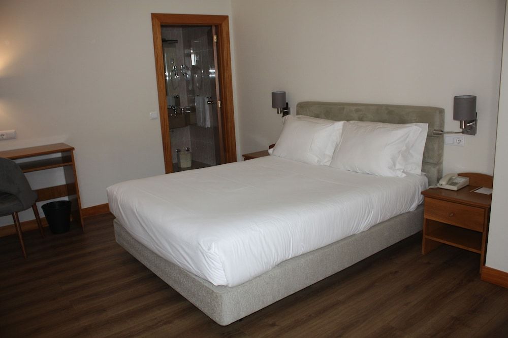 Hotel Toural Double or Twin Room 3