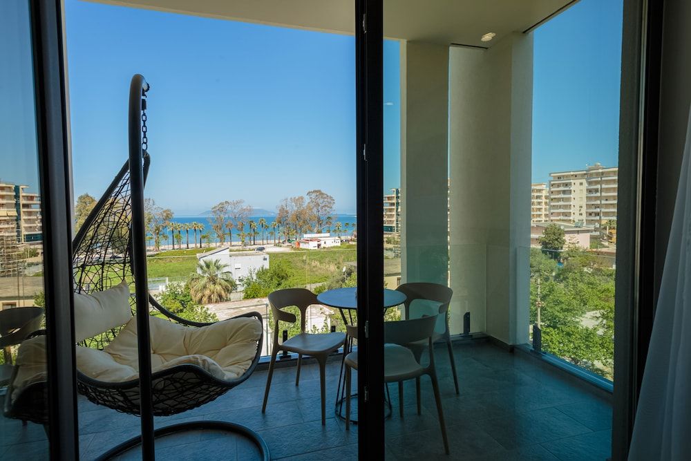 Ames Hotel & SPA Triple Room, City View 5