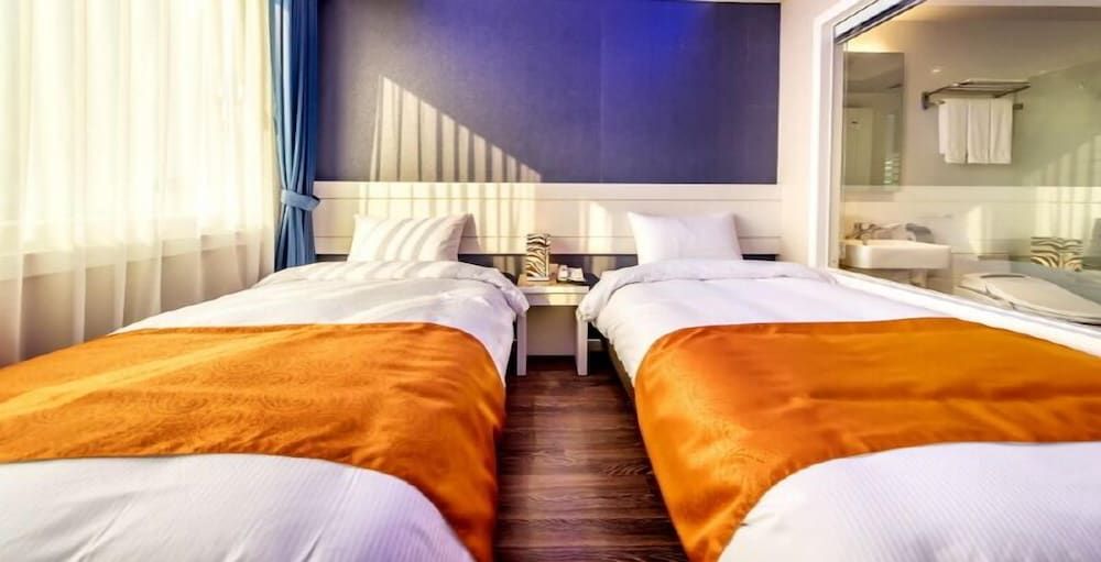 Jeju Galaxy Hotel Standard Twin Room 2
