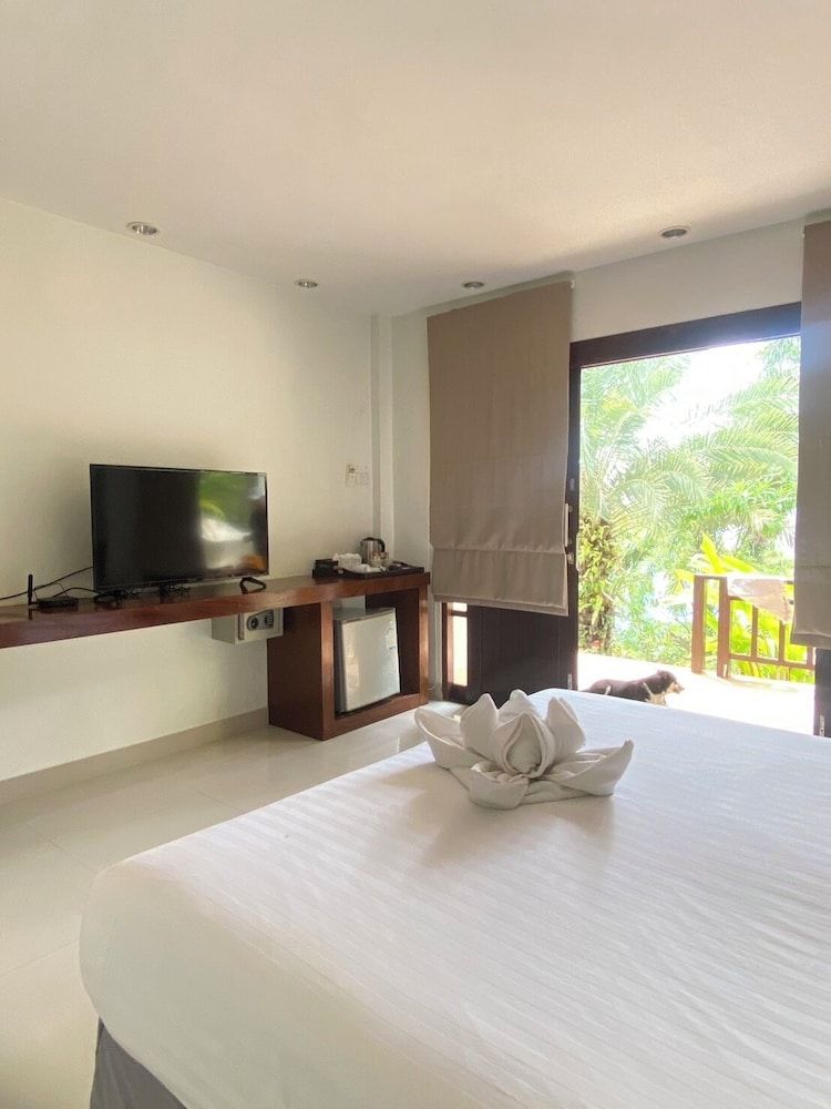 Sunset Beach Villas Hillside Room with Double Bed 3
