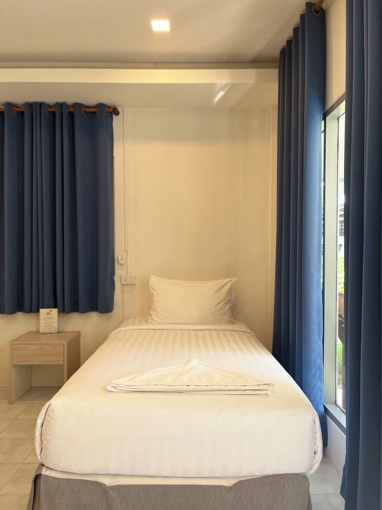 Sunset Beach Villas Garden Bungalow with Twin Bed 2