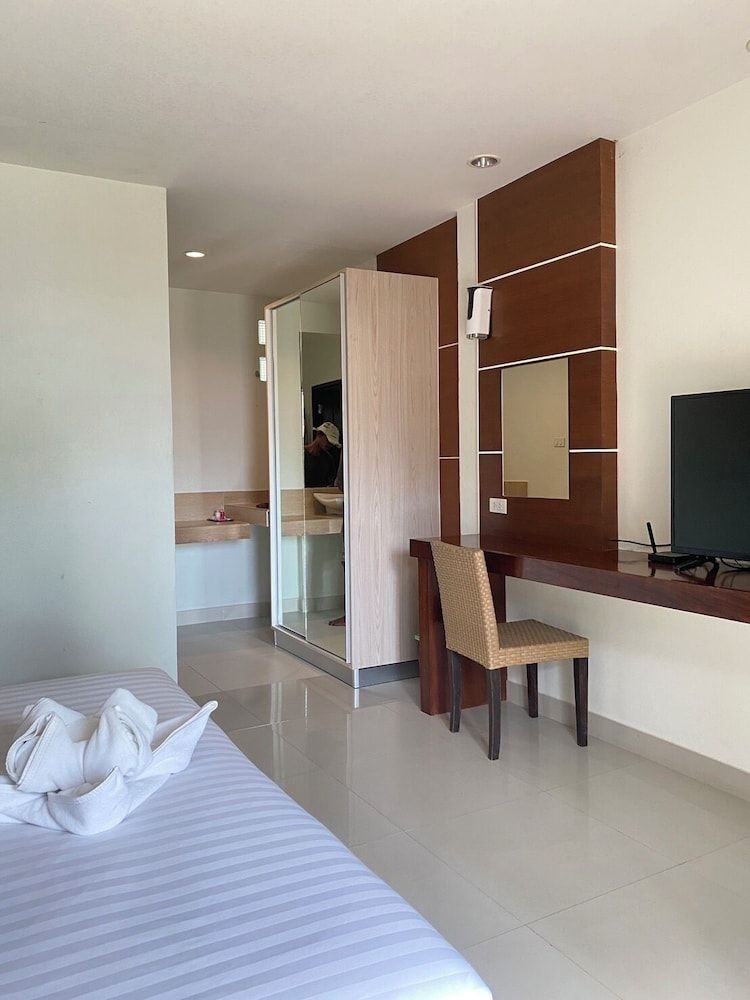 Sunset Beach Villas Hillside Room with Double Bed 5