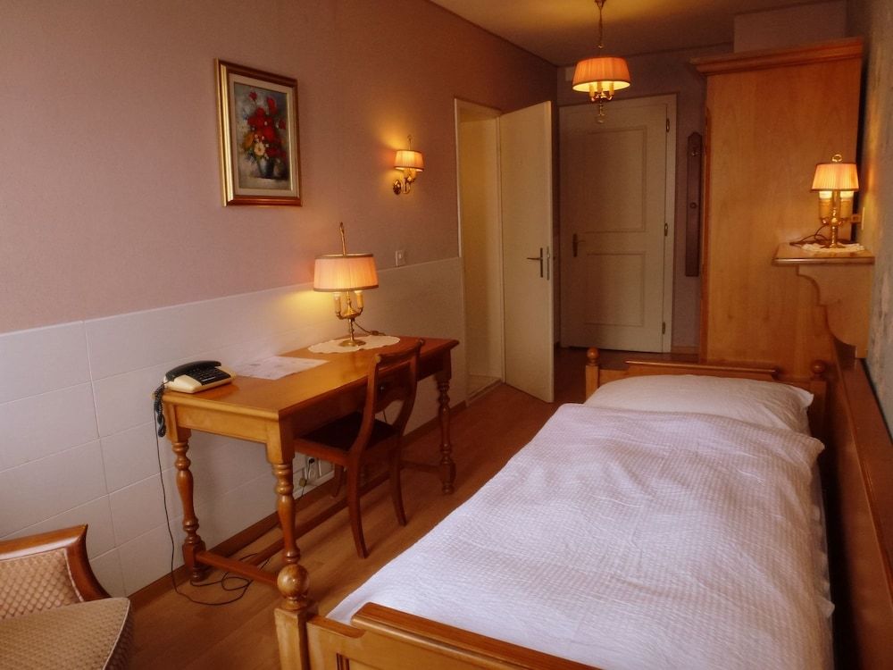 Central Continental Hotel Single Room 3