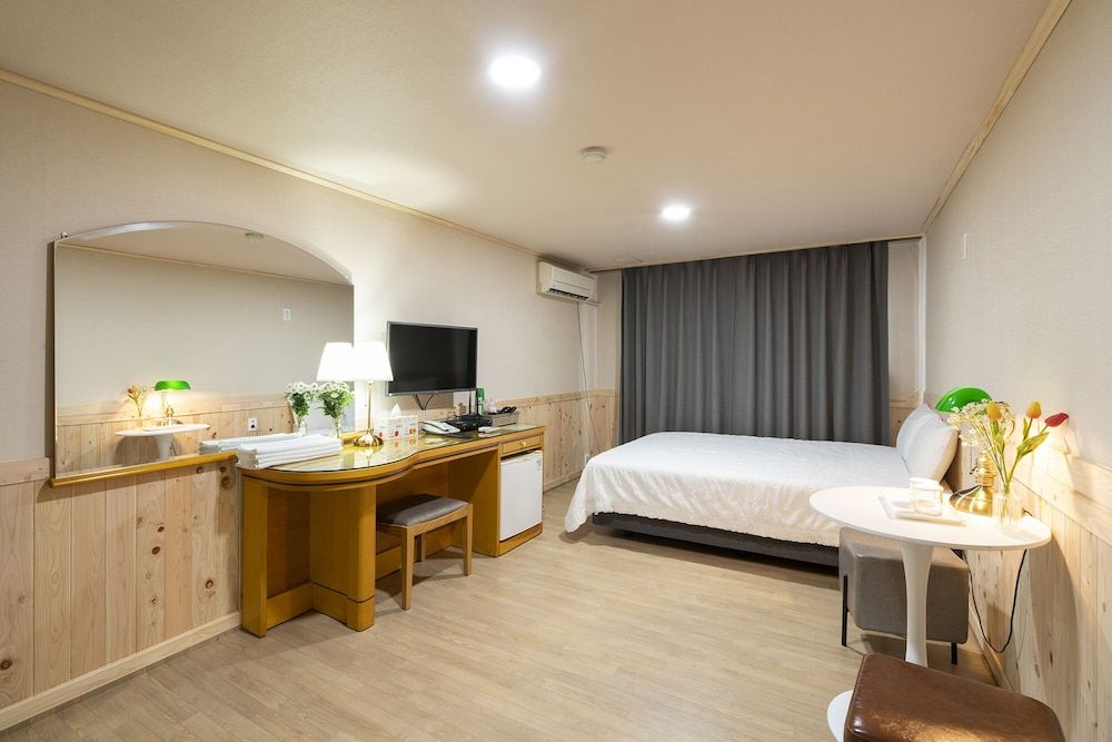 New Jeju Hotel Double Room 2