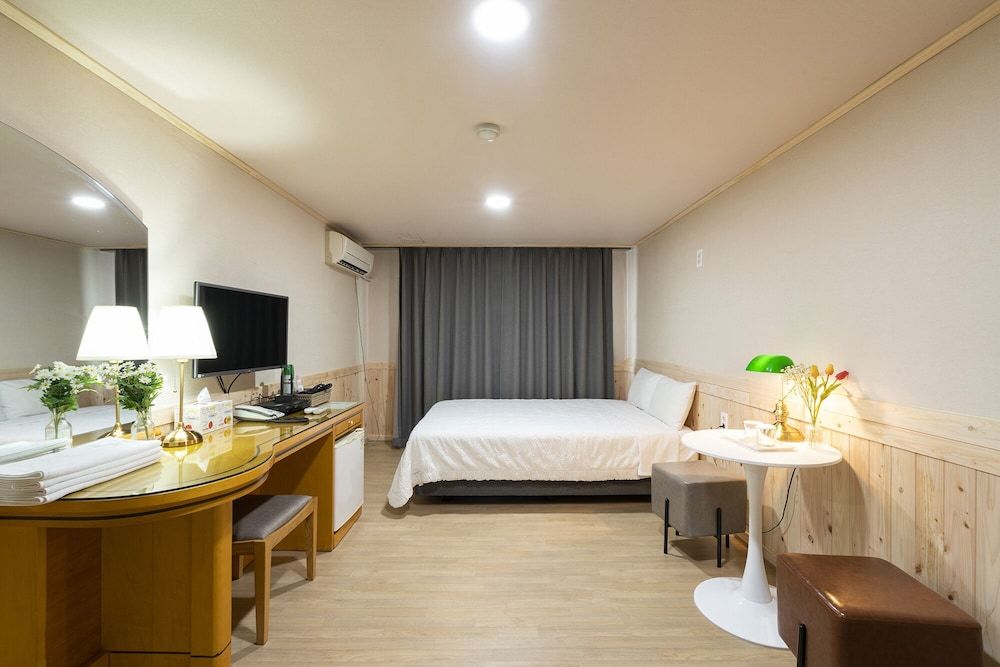 New Jeju Hotel Double Room 3