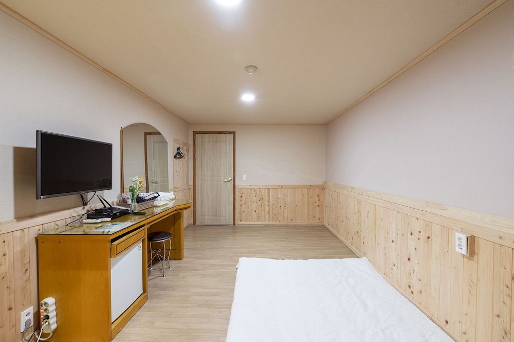 New Jeju Hotel Ondol Room 2