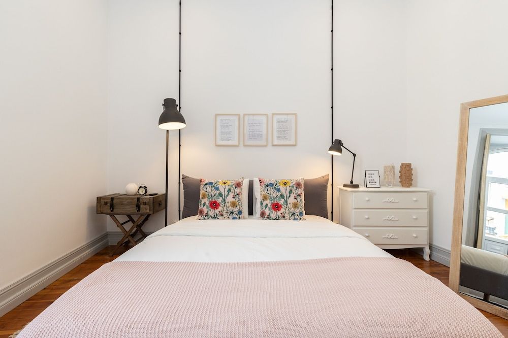Family Studio Suite, Queen and Sofa Bed, Pool View