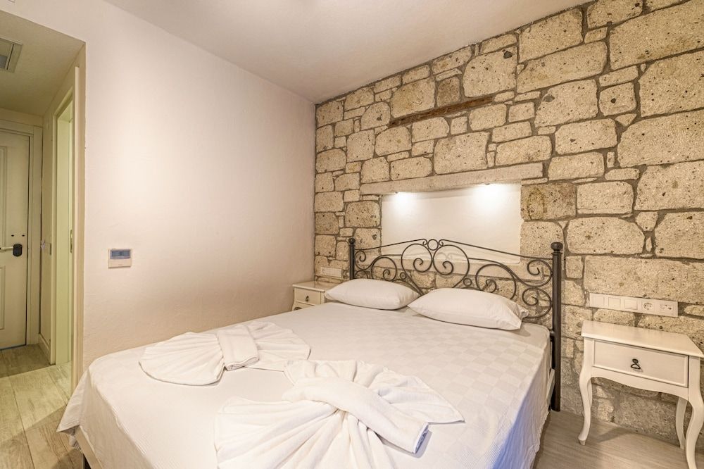 Bademli Konak Otel Double Room with Balcony - 1 Queen bed 2