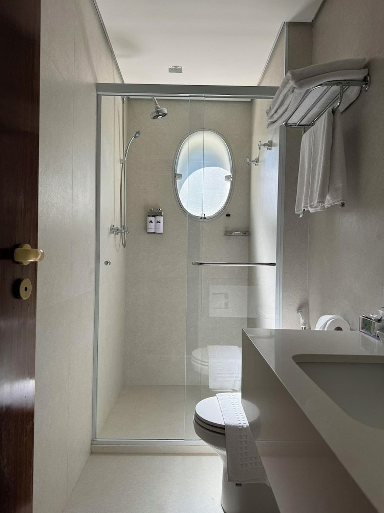 Regent Park Hotel Deluxe Twin Room 3