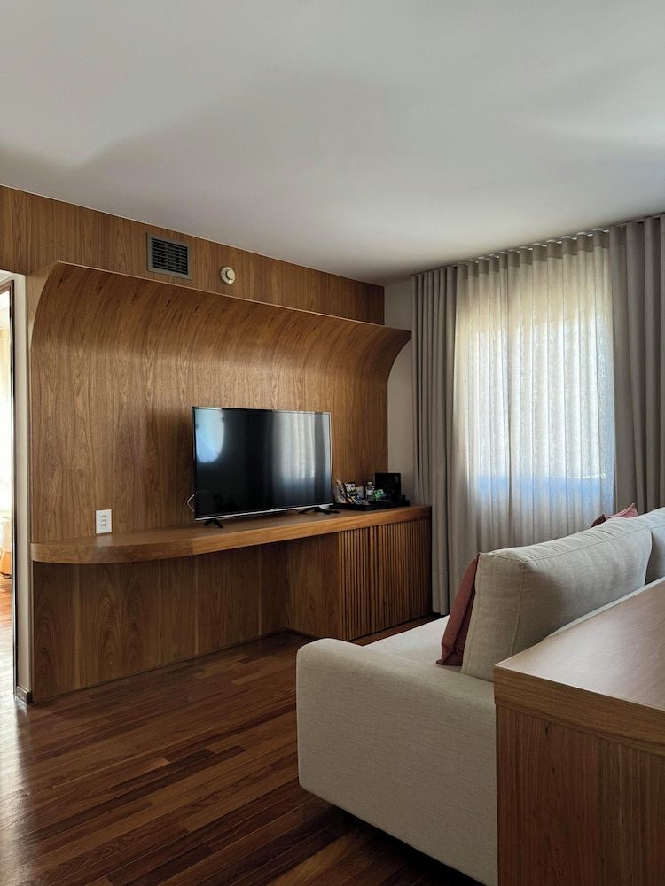 Regent Park Hotel Deluxe Twin Room 8