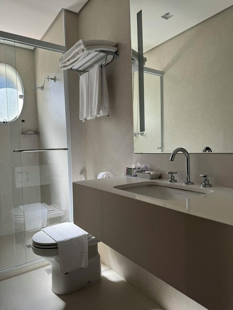 Regent Park Hotel Deluxe Twin Room 4