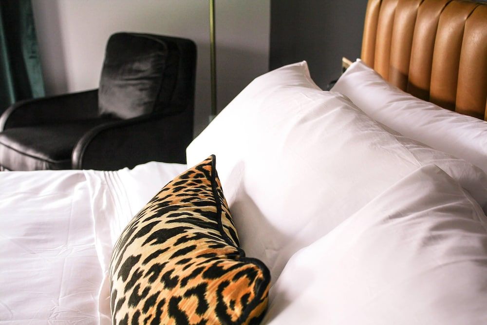 The Inn Hotel Lake Okoboji, an Ascend Collection Hotel Room, 1 King Bed, Accessible, Non Smoking 3