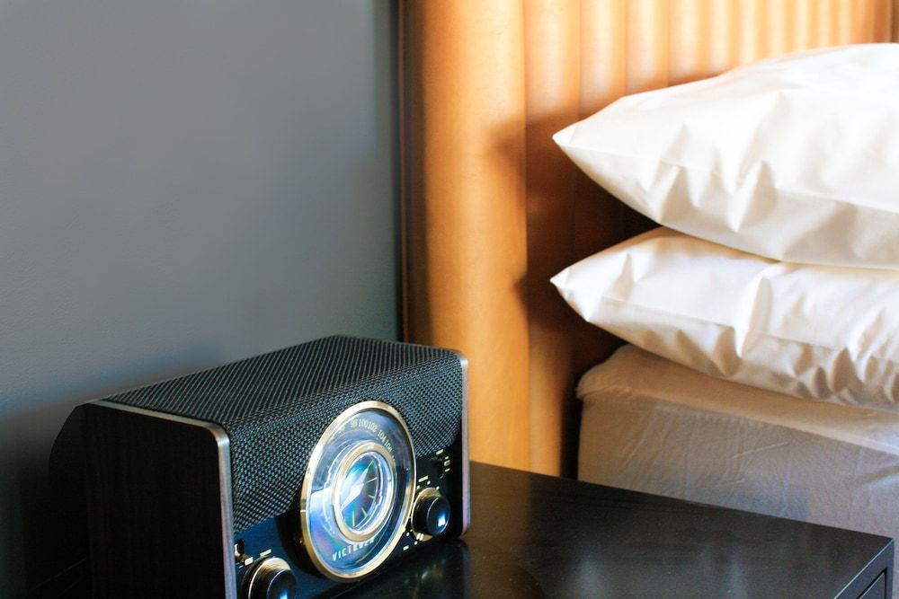 The Inn Hotel Lake Okoboji, an Ascend Collection Hotel Room, 1 King Bed, Accessible, Non Smoking 7