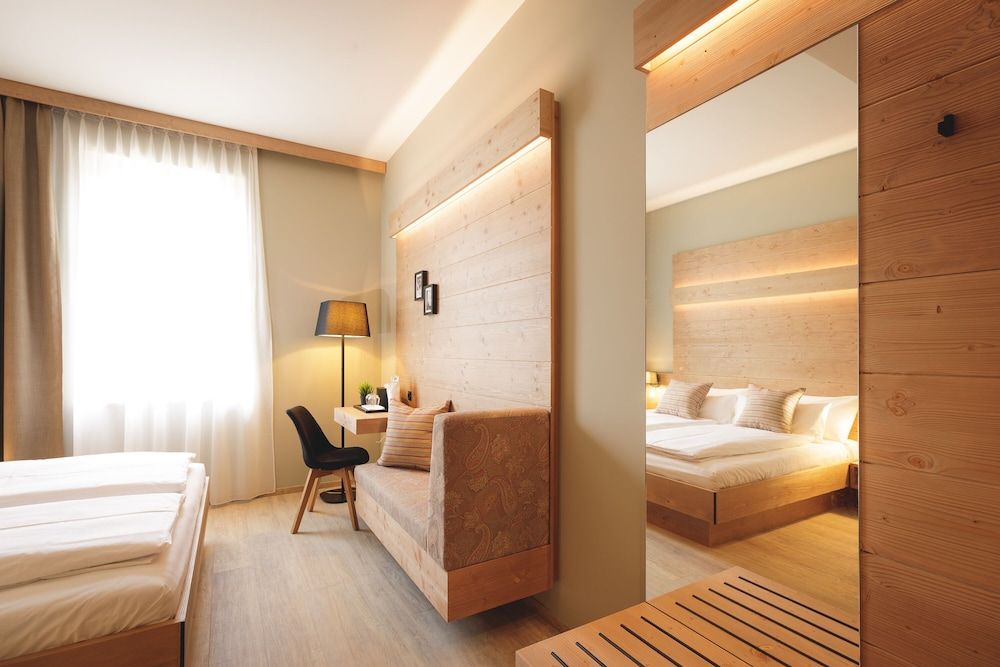 Deluxe Double Room (Town Classics)